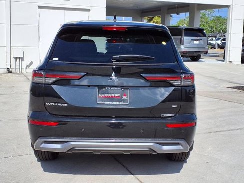 New 2025 Mitsubishi Outlander SE image 4