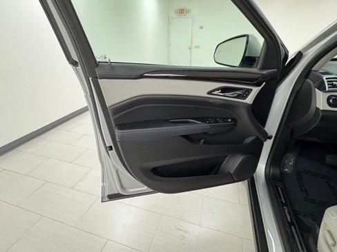 Used 2015 Cadillac SRX Luxury w/ Driver Awareness Package image 9