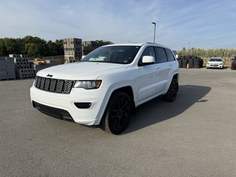 Used 2021 Jeep Grand Cherokee Laredo X image 3