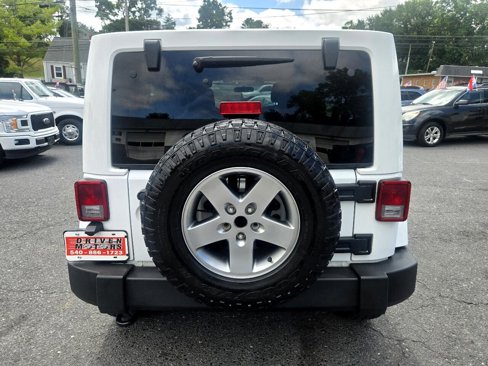 Used 2012 Jeep Wrangler Unlimited Rubicon w/ Connectivity Group image 15