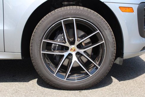 Certified 2024 Porsche Macan image 14
