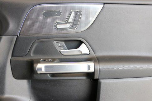 Used 2021 Mercedes-Benz GLB 250 4MATIC image 28