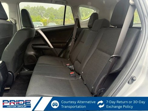 Used 2018 Toyota RAV4 LE image 14
