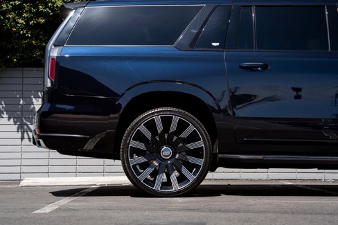 Used 2022 Cadillac Escalade ESV Premium Luxury image 9
