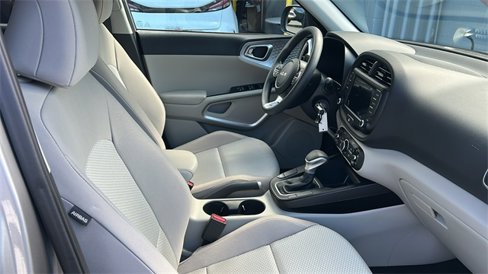 Used 2023 Kia Soul LX image 12