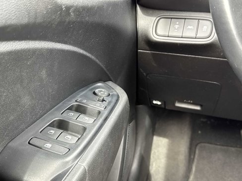 Certified 2021 Hyundai Venue SEL image 14