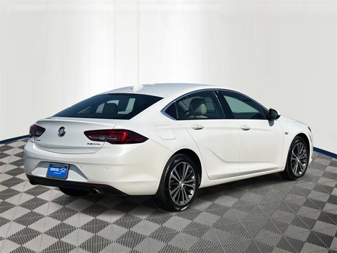 Used 2018 Buick Regal Essence w/ Driver Confidence Package #1 image 5