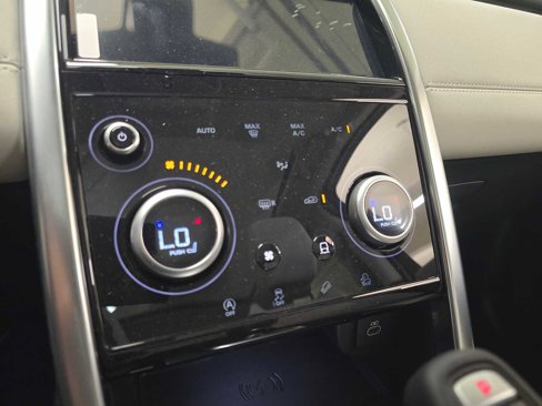 Certified 2023 Land Rover Discovery Sport SE image 29