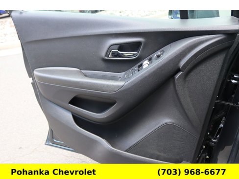 Used 2018 Chevrolet Trax LT w/ LT Convenience Package image 22