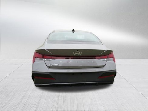 Used 2024 Hyundai Elantra SEL image 7
