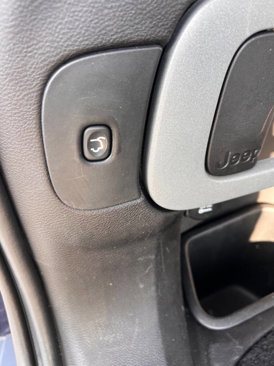 Used 2015 Jeep Cherokee Limited w/ Luxury Group image 28