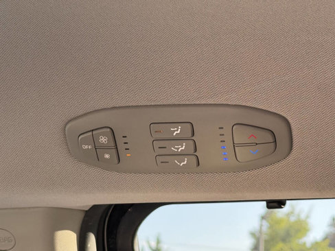 Used 2016 Kia Sedona LX w/ LX Convenience Package image 44