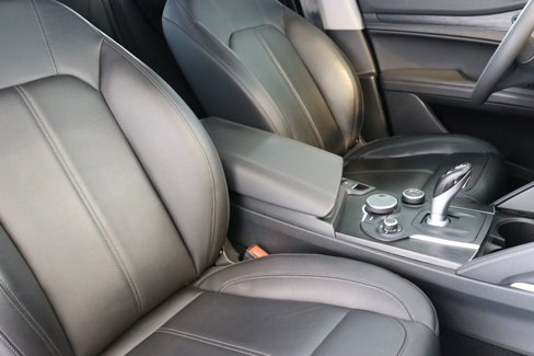Used 2018 Alfa Romeo Stelvio AWD image 38