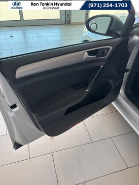Used 2016 Volkswagen e-Golf SE image 13