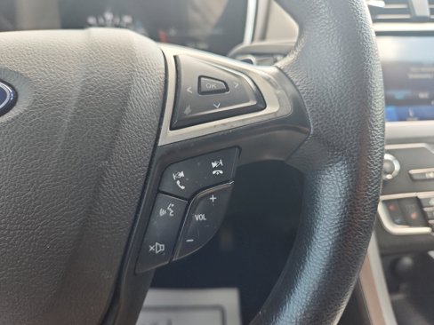 Used 2020 Ford Fusion SE image 18