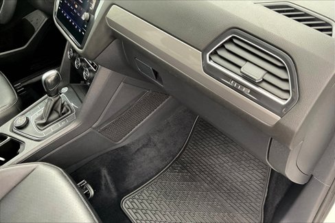 Used 2021 Volkswagen Tiguan SE w/ Panoramic Sunroof Package image 19