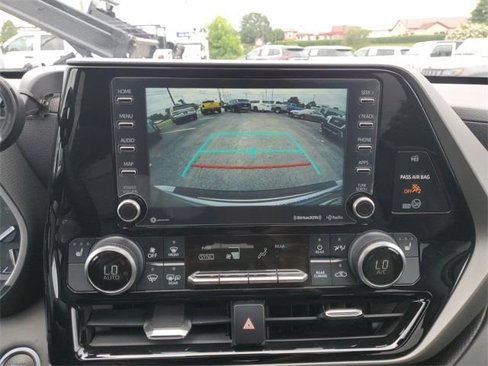Used 2021 Toyota Highlander XLE image 30