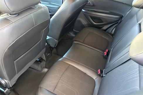 Used 2022 Chevrolet Trax LT w/ Midnight Edition image 5