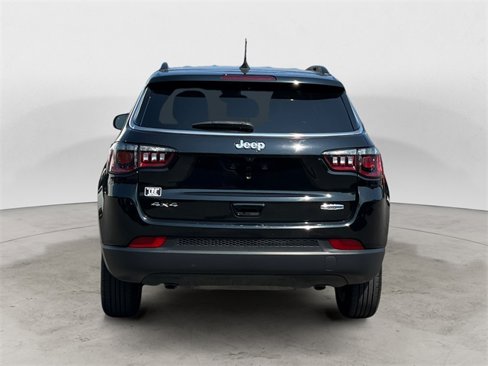 Used 2024 Jeep Compass Latitude image 4