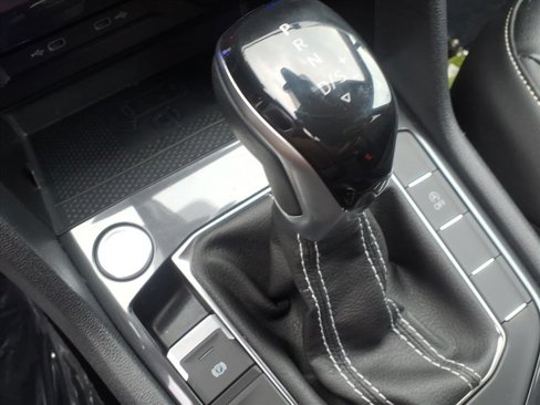 Certified 2022 Volkswagen Tiguan SE image 15