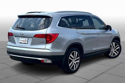 Used 2018 Honda Pilot Touring image 12