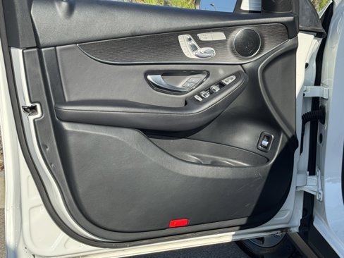 Used 2020 Mercedes-Benz GLC 300 image 16