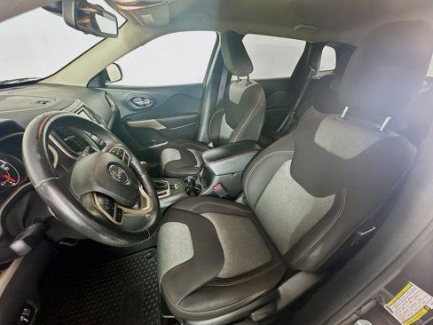 Used 2017 Jeep Cherokee Altitude image 13