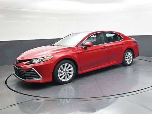Used 2024 Toyota Camry LE image 8