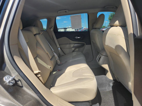 Used 2019 Jeep Cherokee Latitude w/ Cold Weather Group image 13
