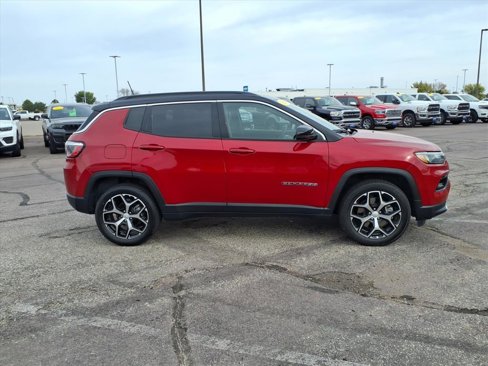 Used 2024 Jeep Compass Limited image 18