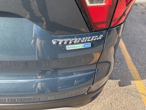 Used 2019 Ford Escape Titanium image 9