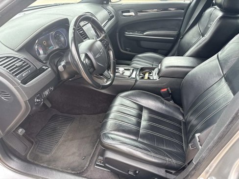 Used 2018 Chrysler 300 S w/ 300S Premium Group image 9