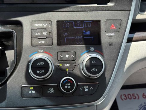 Used 2017 Toyota Sienna XLE image 41