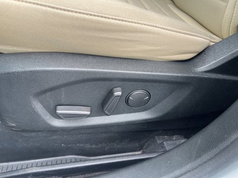 Certified 2020 Ford Edge SE image 11