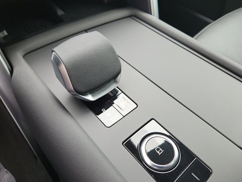 New 2025 Land Rover Discovery S image 27