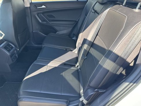 Certified 2021 Volkswagen Tiguan SE w/ Panoramic Sunroof Package image 19