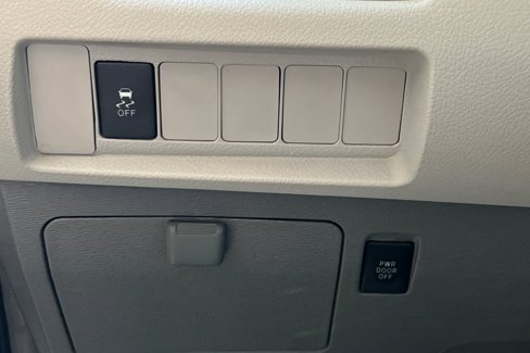 Used 2018 Toyota Sienna LE image 31