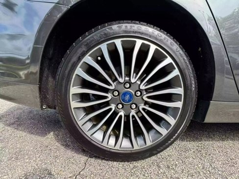 Used 2017 Ford Fusion SE w/ Fusion SE Technology Package image 37