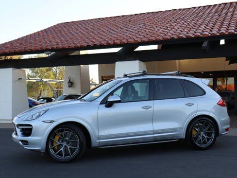 Used 2013 Porsche Cayenne Turbo image 5