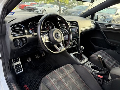 Used 2018 Volkswagen GTI SE image 9