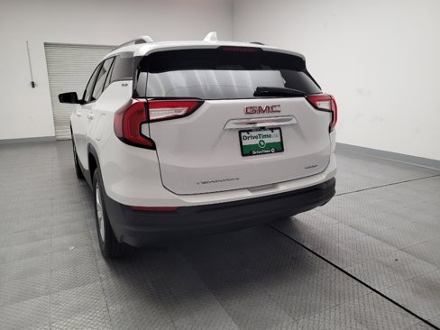 Used 2023 GMC Terrain SLE w/ Driver Convenience Package image 6