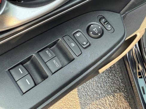 Used 2018 Honda CR-V Touring image 16