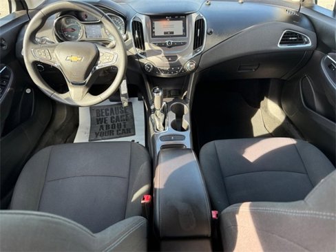Used 2018 Chevrolet Cruze LT image 11