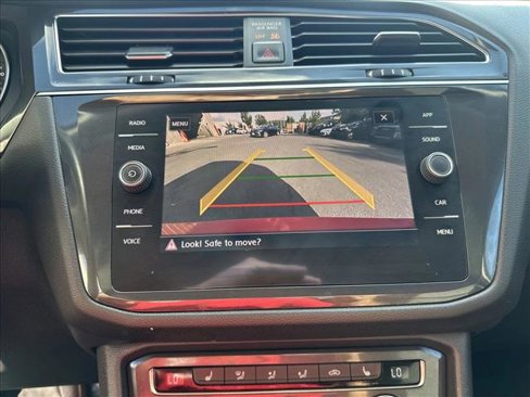 Used 2018 Volkswagen Tiguan SE w/ Panoramic Sunroof Package image 20