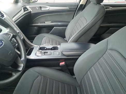 Used 2019 Ford Fusion SE image 4