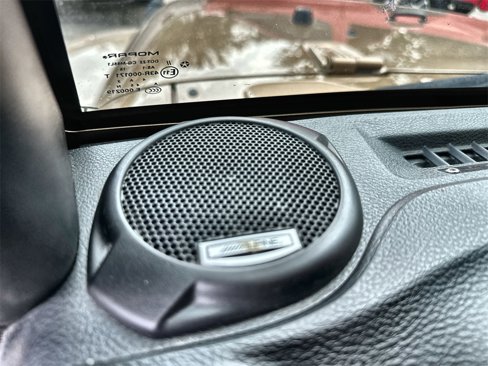 Used 2015 Jeep Wrangler Unlimited Sahara w/ Connectivity Group image 23