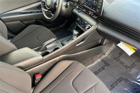 Certified 2025 Hyundai Elantra Sport image 16