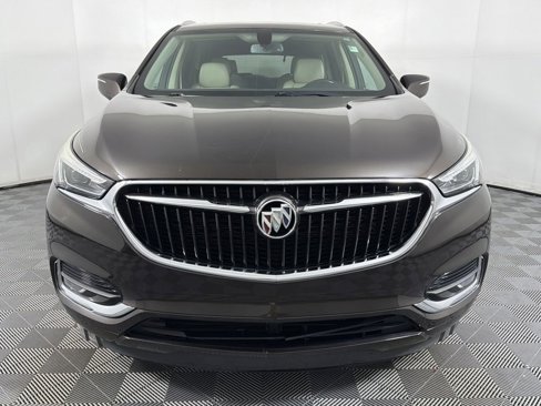 Used 2018 Buick Enclave Essence image 2