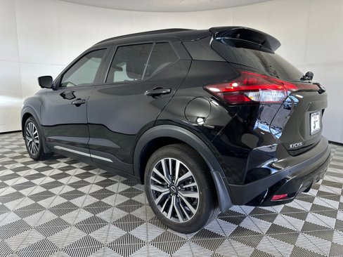 Used 2023 Nissan Kicks SR w/ SR Premium Package image 3