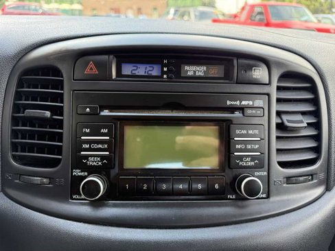 Used 2010 Hyundai Accent GS w/ Premium Pkg 3 image 16